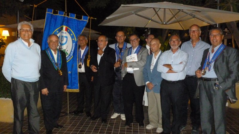 sicilia-ristorante-scuderia-14-gruppo-uomini